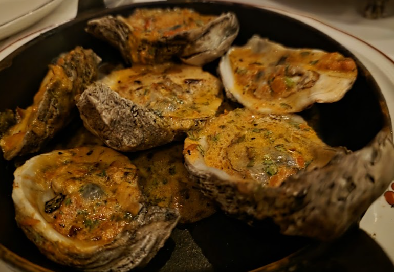 State of Grace signature dishes Woodfried Oysters
Petite Filet Mignon
Pan Roasted Fish﻿﻿